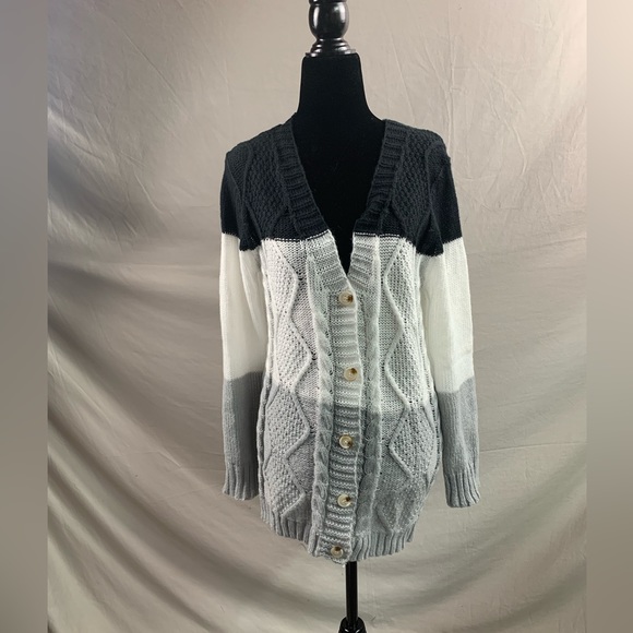 Light Color Block Cable Knit Cardigan - Picture 6 of 9